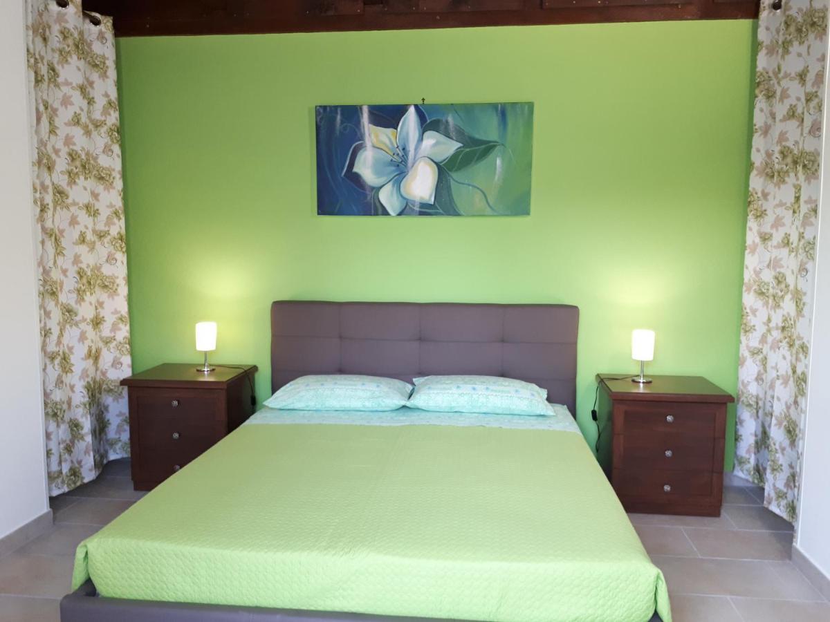 Oltremare Hotel Vignacastrisi Bagian luar foto