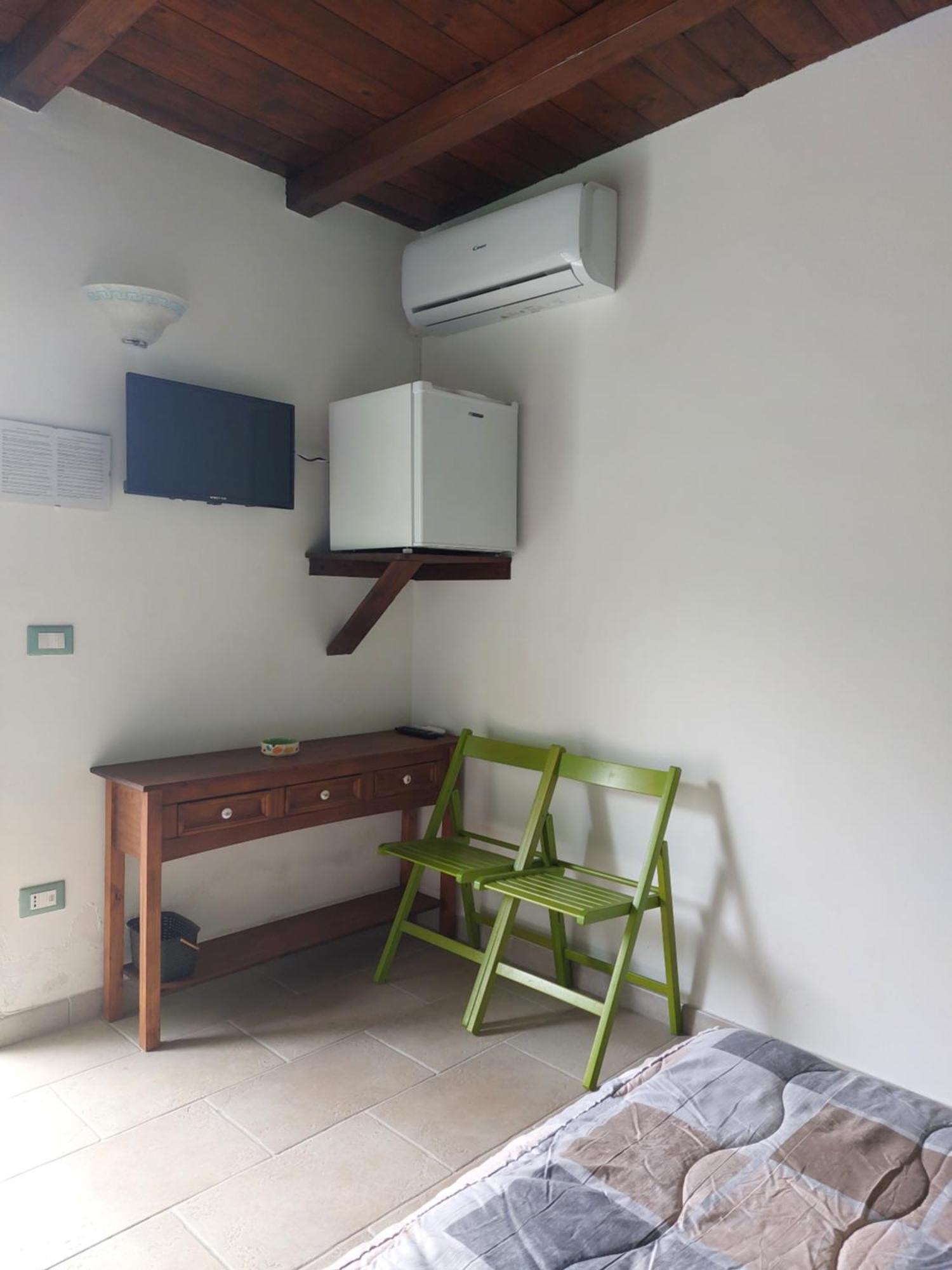 Oltremare Hotel Vignacastrisi Bagian luar foto